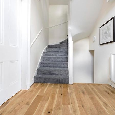 2 Bedroom Apartment On Peebles High Street エクステリア 写真
