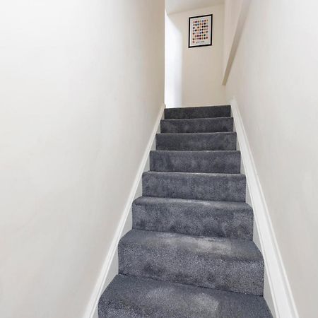 2 Bedroom Apartment On Peebles High Street エクステリア 写真