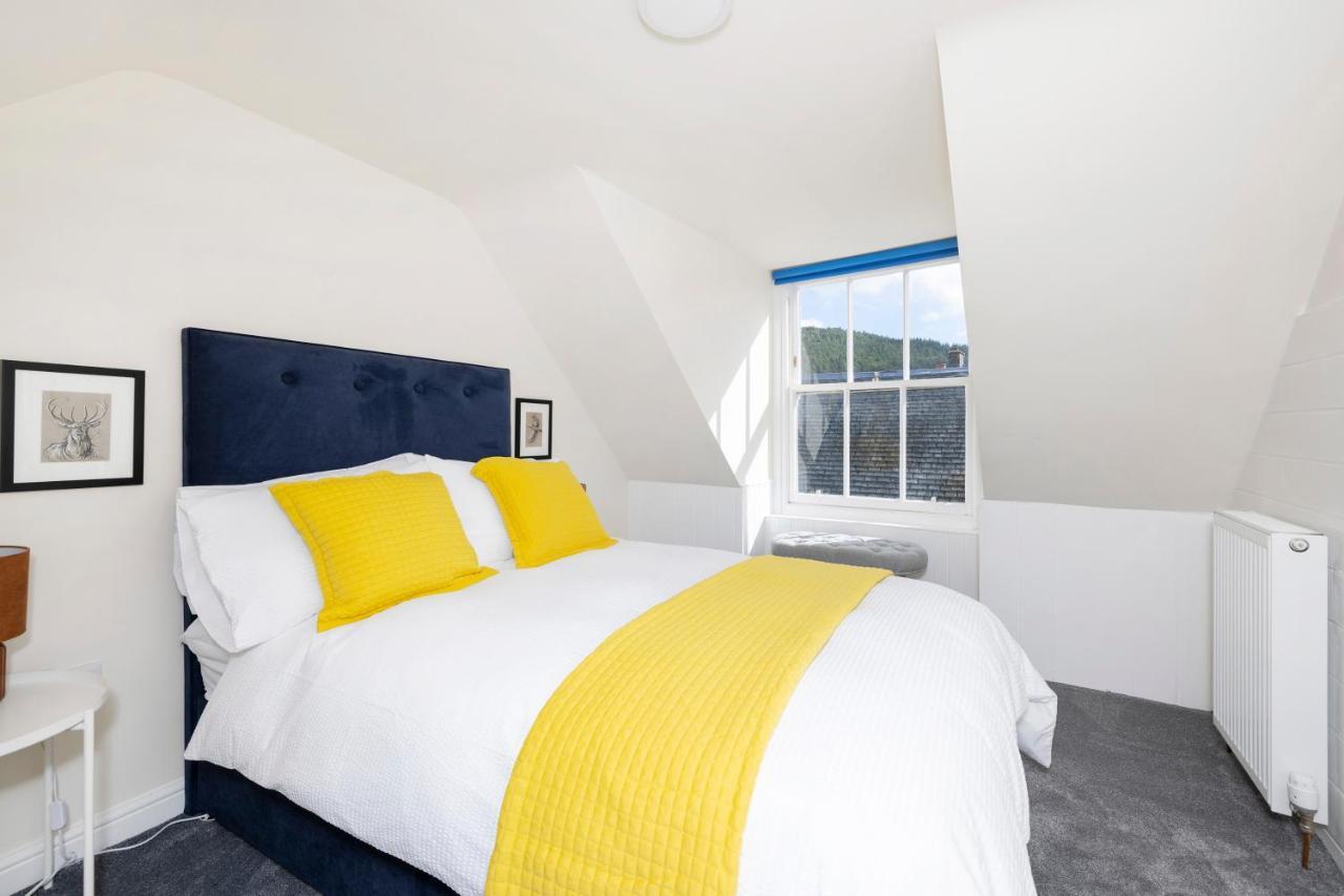 2 Bedroom Apartment On Peebles High Street エクステリア 写真