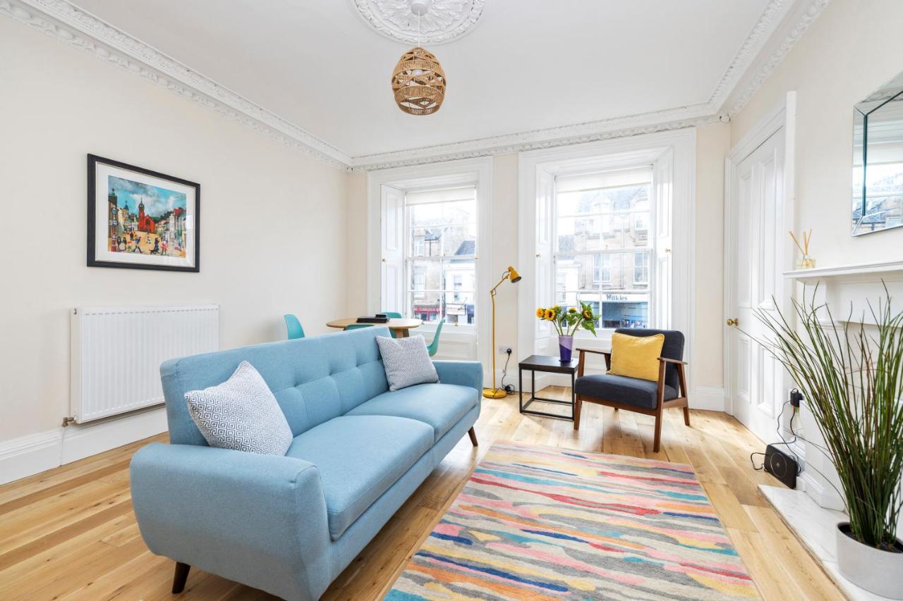 2 Bedroom Apartment On Peebles High Street エクステリア 写真