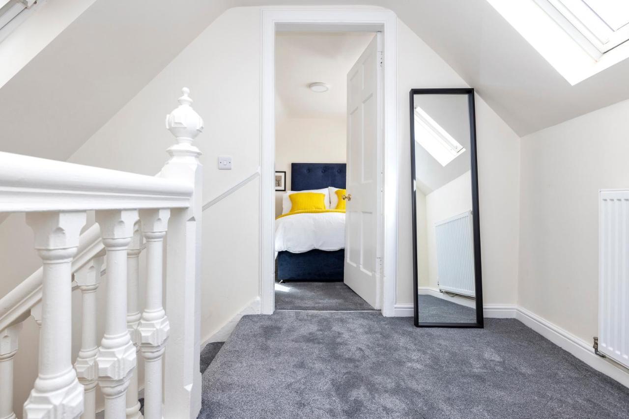 2 Bedroom Apartment On Peebles High Street エクステリア 写真